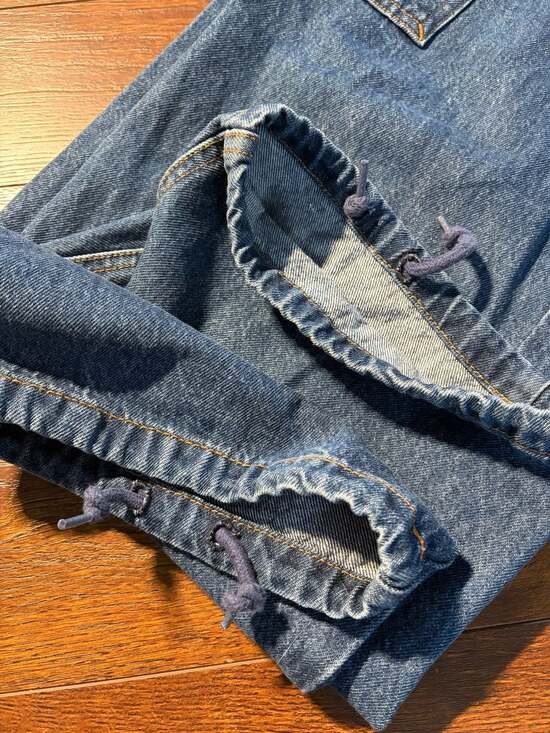 Levi's 94’ Baggy Cargo Jeans - Picture 10 of 11